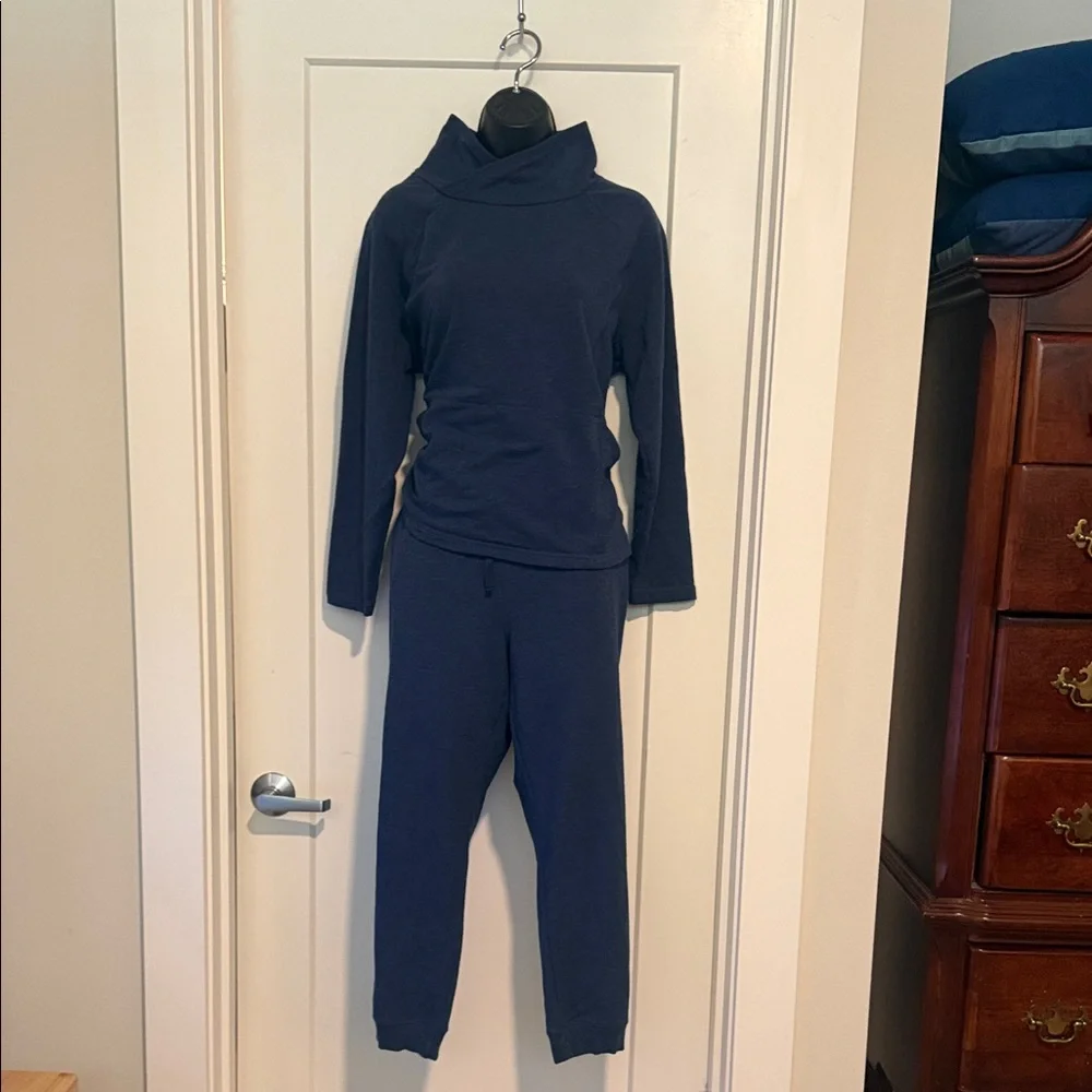 Women’s Two Piece L.L. Bean sweat suit! Size L - Picture 1 of 9